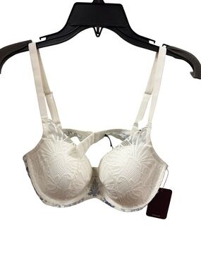 Paramour Tempting Lace Bra Size 38C NWT